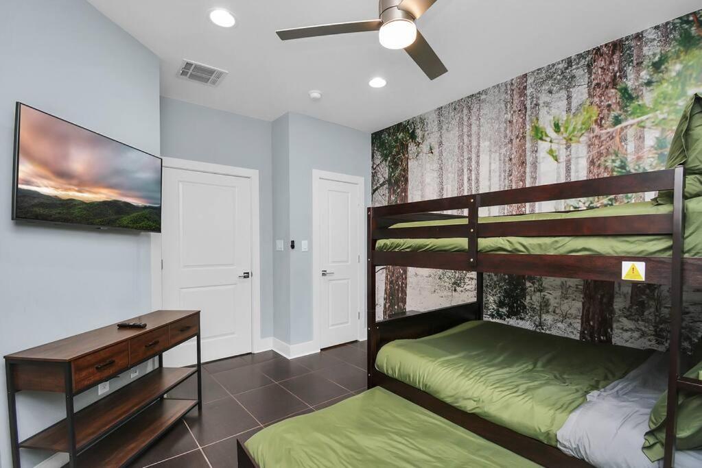 Skyline Views - Sleeps 10 Home Near Downtown ヒューストン エクステリア 写真
