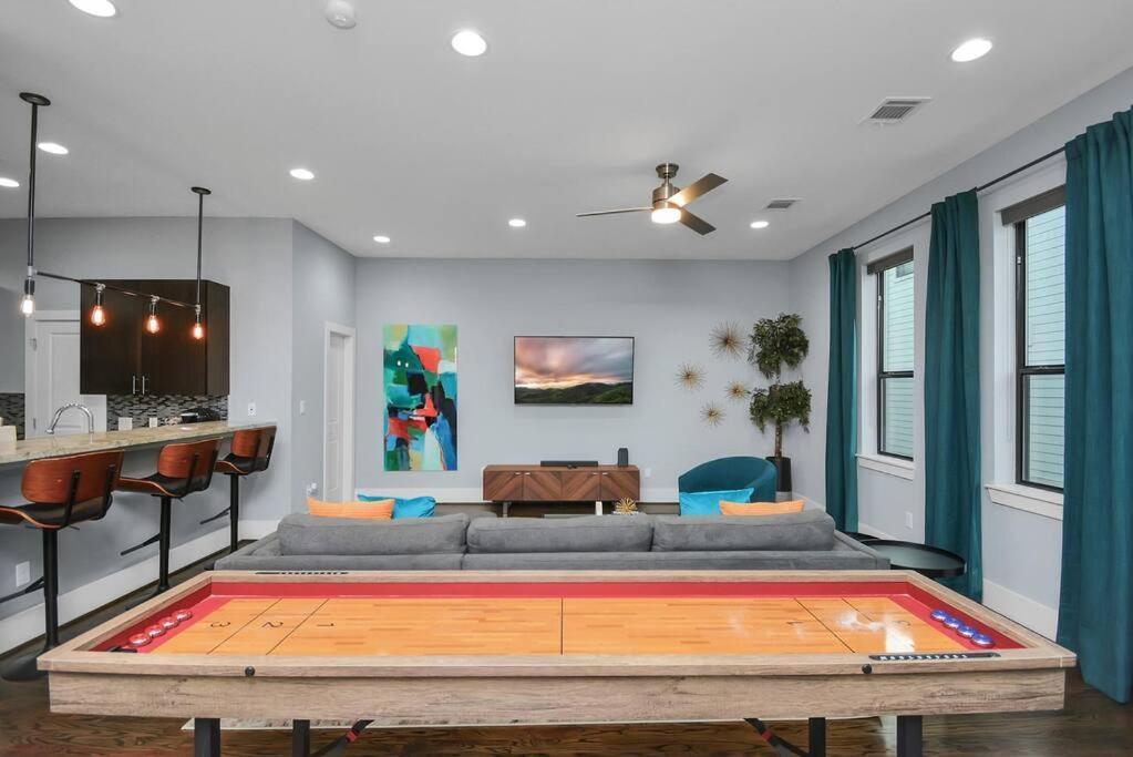 Skyline Views - Sleeps 10 Home Near Downtown ヒューストン エクステリア 写真