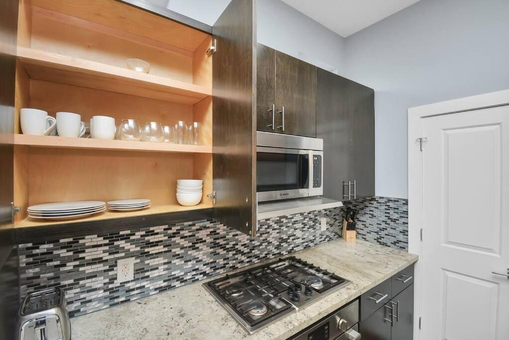 Skyline Views - Sleeps 10 Home Near Downtown ヒューストン エクステリア 写真