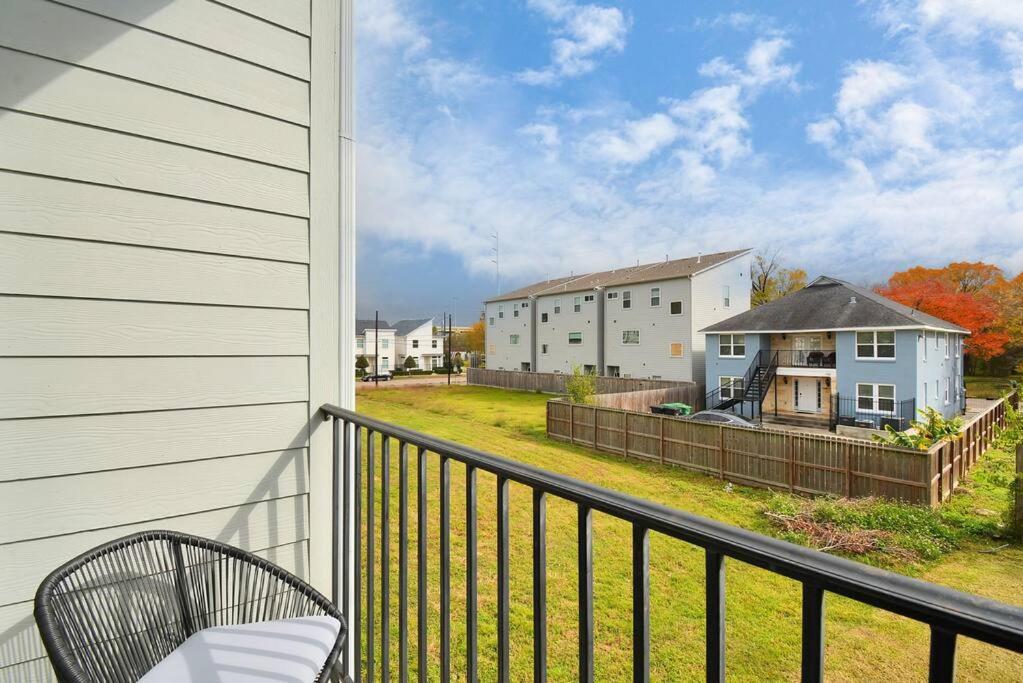 Skyline Views - Sleeps 10 Home Near Downtown ヒューストン エクステリア 写真