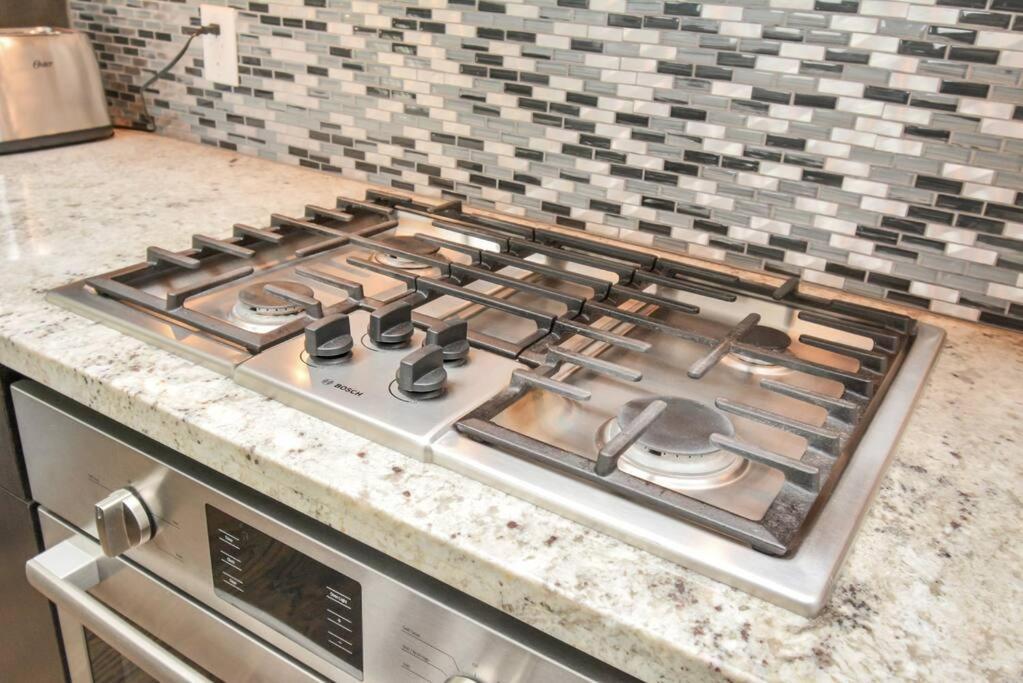 Skyline Views - Sleeps 10 Home Near Downtown ヒューストン エクステリア 写真
