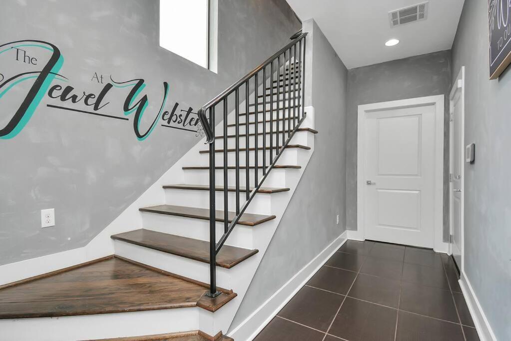 Skyline Views - Sleeps 10 Home Near Downtown ヒューストン エクステリア 写真