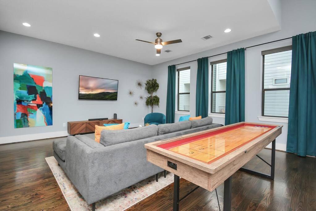 Skyline Views - Sleeps 10 Home Near Downtown ヒューストン エクステリア 写真